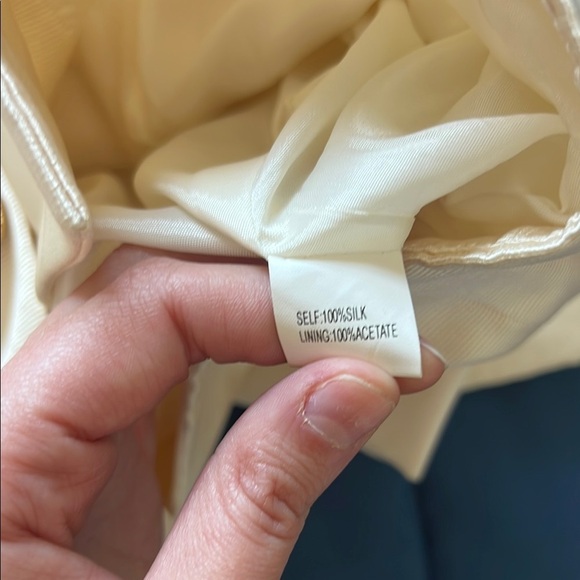 Elegant Cream Short-Sleeve Jacket - Picture 7 of 7